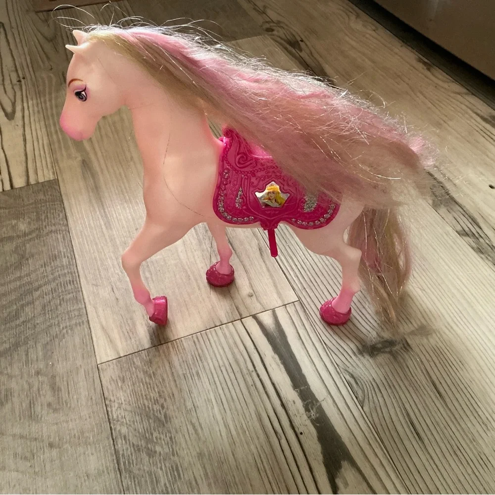 Vtg Disney Barbie princess pink horse with saddle sleeping beauty Aurora 10x9”